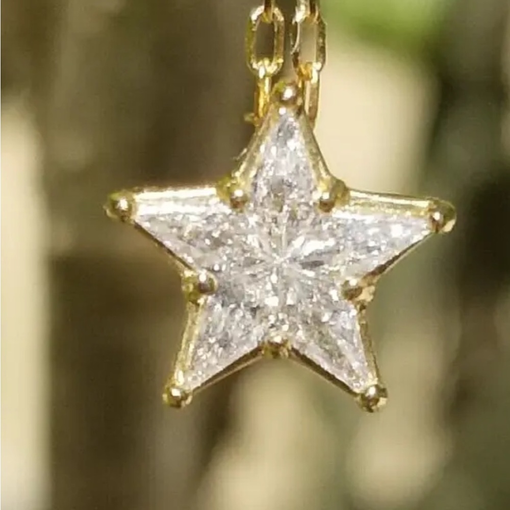 Kite cut diamond pendant